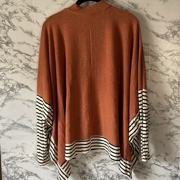 Filly Flair size xl salmon color knit top with black/white stripes. - Picture 5 of 6